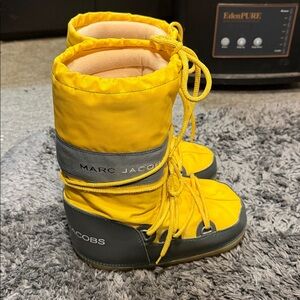 Marc Jacobs Moon Boots sz S (7-7.5)